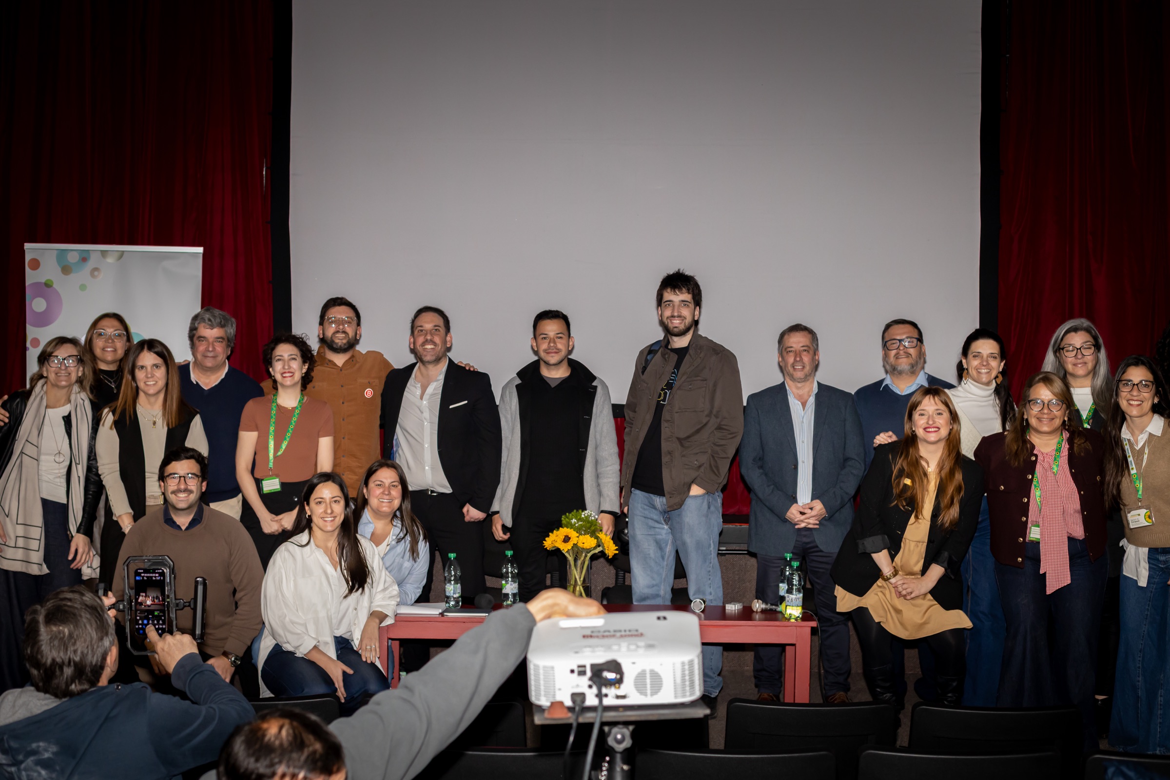 Foto grupal en el escenario