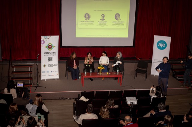 El panel con el público